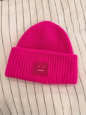 Acne Studios LARGE FACE LOGO BEANIE